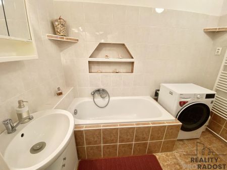 Pronájem bytu 3+1 84 m2 - Fotografie 4