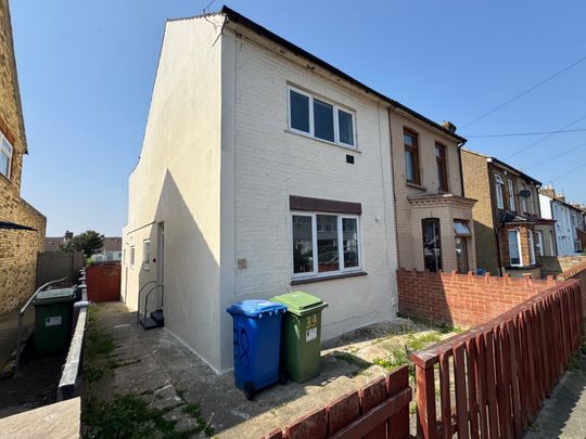Cowper Road, Sittingbourne - Photo 1