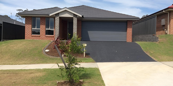 SPACIOUS FAMILY HOME WITH MODERN COMFORTS - Photo 3