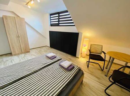 Apartament cu 3 camere, 100 mp, mobilat modern, parcare, zona Parcul Central - Photo 2