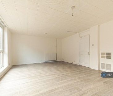 3 bedroom maisonette to rent - Photo 2