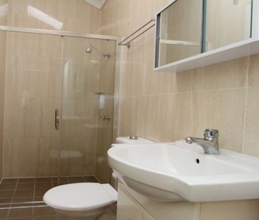 Close and Convenient Two-Bedroom Apartment - Photo 3