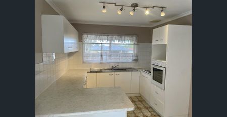 Neat Home - Prime Location - Photo 5