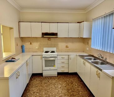 Location&comma; Spacious Town House - Photo 4