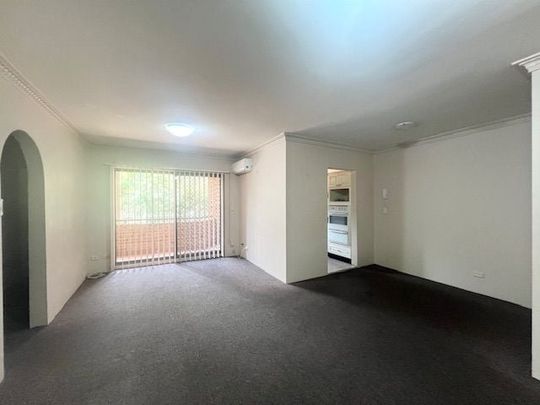 Spacious 2 Bedroom Unit in Security Complex! - Photo 1