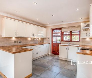 3 bedroom bungalow to rent - Photo 1