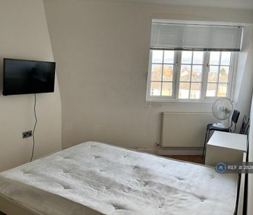 1 bedroom in a flat share to rent - Photo 3