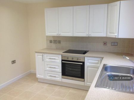 2 bedroom semi-detached house to rent - Photo 4