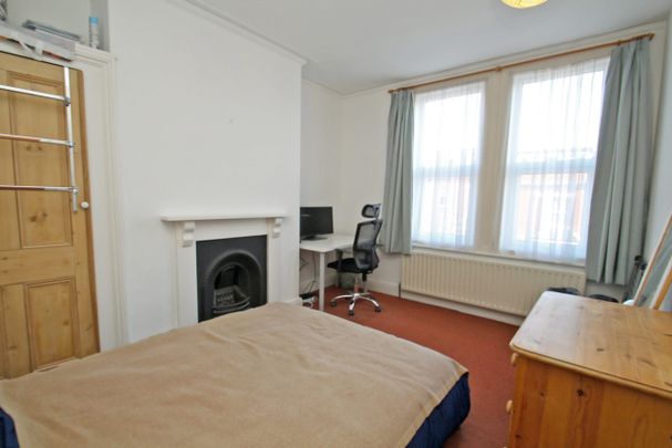 BILLS INCLUDED – Cliff Mount, Woodhouse, Leeds, LS6 - Photo 1