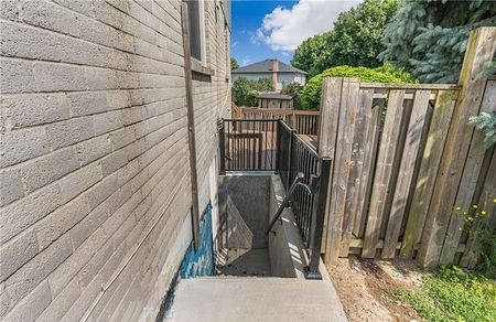 For Lease - 19 Driftwood Place Unit# Lower, Hamilton, Ontario - Photo 2