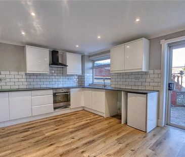 3 bedroom end of terrace house to rent - Photo 4