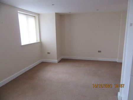 Two Bedroom Flat – Llanelli - Photo 3