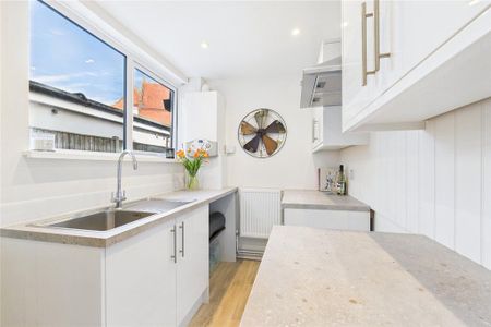 2 bedroom end of terrace house to rent - Photo 5