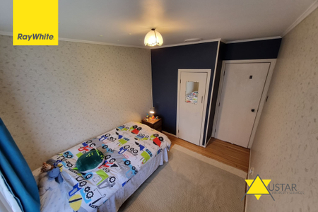 111 Flanshaw Road, Te Atatu South - Photo 3