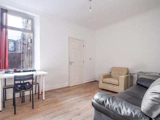 3 bedroom ground floor flat to rent - Photo 1