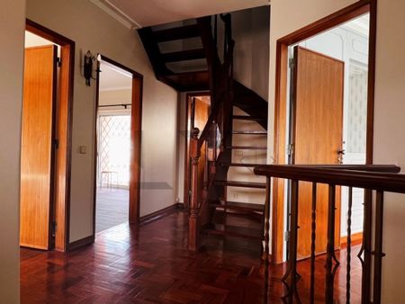 Luxury 5 room Detached House for rent in Cascais e Estoril, Portugal - Photo 3
