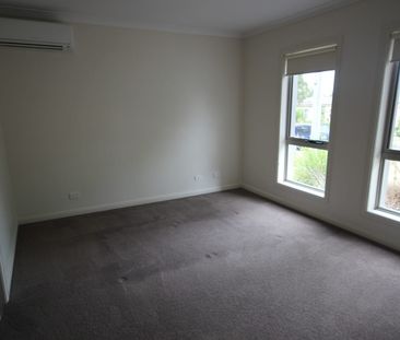 3 Bedroom Townhouse In Convenient Belmont Location - Photo 3