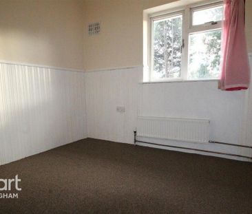 2 bedroom semi-detached house to rent - Photo 4