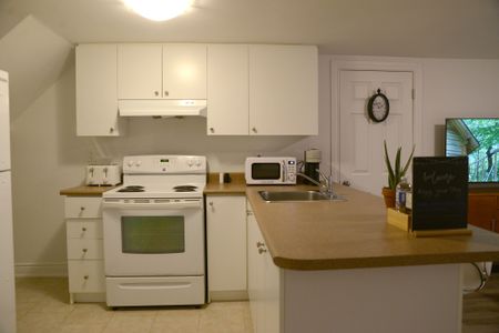 For Lease - 84 Cartier Crescent, Richmond Hill, Ontario - Photo 2