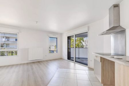 BORDEAUX EURATLANTIQUE APPARTEMENT 3 PIECES A LOUER - Photo 2