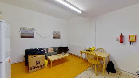 2 bedroom ground floor flat to rent - Photo 2