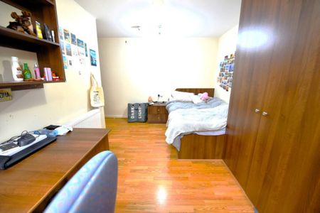 3 bedroom Flat in Kensington Terrace, Leeds - Photo 4