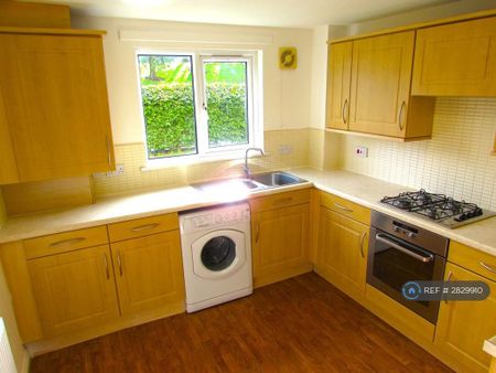 2 bedroom flat to rent - Photo 2