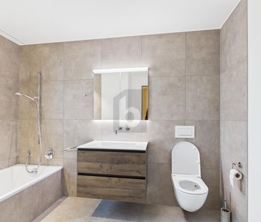 HIGH-QUALITY WITH SUNNY GARDEN AND SEATING AREA! - Foto 3