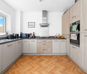 3 bedroom end of terrace house to rent - Photo 3