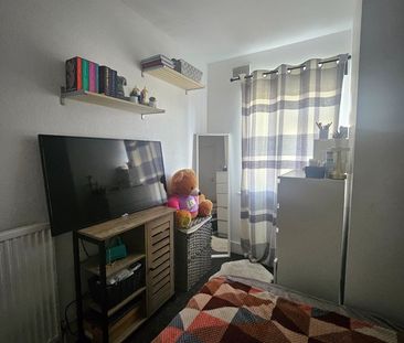 Room in a Shared House, Neasden Lane, NW10 - Photo 1