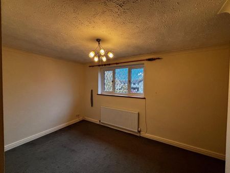 4 bedroom detached house to rent - Photo 2