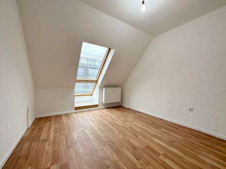 renoviert, modernisiert & bezugsfrei: Helle + gut geschnittene 2-Zi.-Wohnung in zentraler Lage - Photo 4