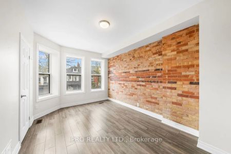 Condo Townhouse For Lease | W9256696 - Photo 2
