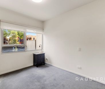 Charming 1-Bedroom Apartment in the Heart of Carlton - Unfurnished - Photo 4