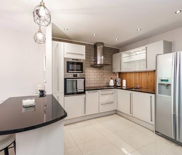 Brennanstown Square, Cabinteely, Dublin 18, D18 F903 - Photo 3