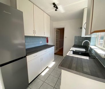 3 bedroom semi-detached house to rent - Photo 6