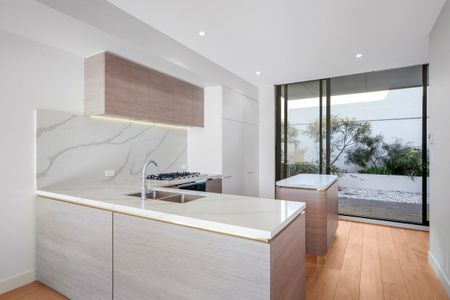 Tri-Level Townhouse I Near New Condition I Double Parking Space - Photo 4