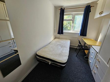 4 bedroom terraced house to rent - Photo 2