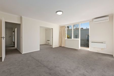 SUPER-SIZED APARTMENT IN TOORAK - Photo 3