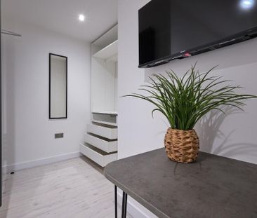 6 bedroom house to rent - Photo 3