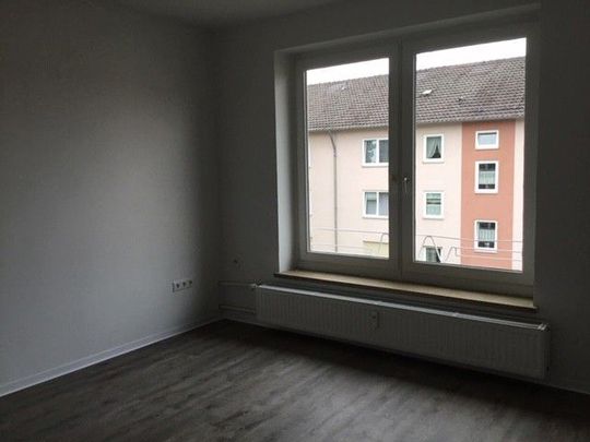 Schöner Wohnen: individuelle teilsanierte 3-Zimmer-Wohnung - Foto 1