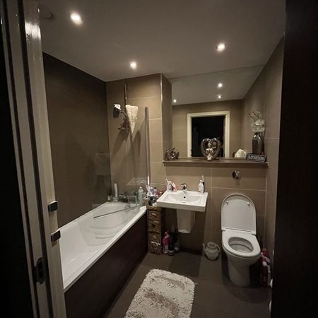 Room in a Shared Flat, Block C Alto, M3 - Photo 4