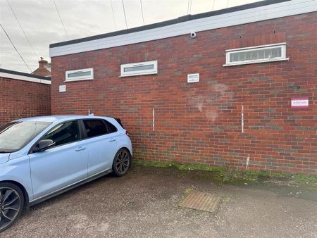 2 bedroom maisonette to rent - Photo 2