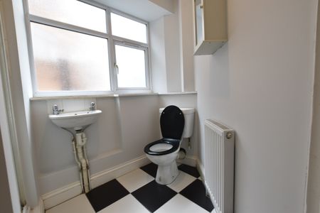1 Bed Flat, T L House, LU1 - Photo 2