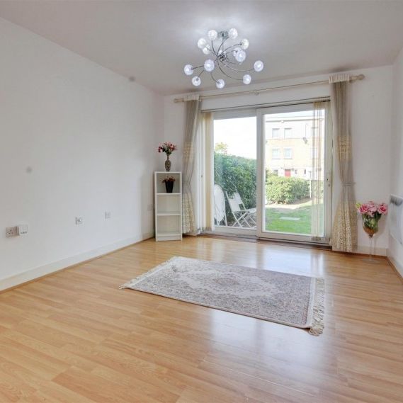 WEST GATE MEWS, WHIPPENDELL ROAD - Photo 1