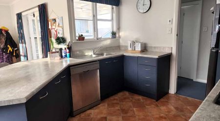 Feilding - Four Bedroom - Photo 3