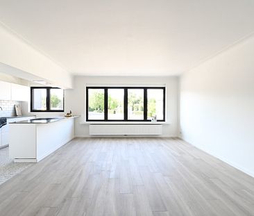Totaal gerenoveerd appartement met 2 slaapkamers nabij Schoten-vaart - Foto 3