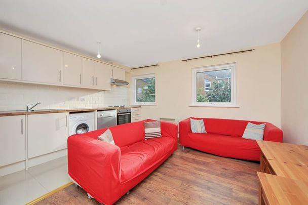 5 Bed Terraced House, Cyclops Mews, E14 - Photo 1