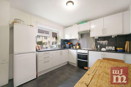 3 bedroom flat to rent - Photo 3