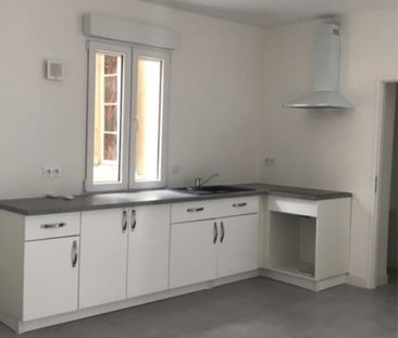 A LOUER // AVIGNON - Maison de ville en R+1 dans impasse au calme p... - Photo 6